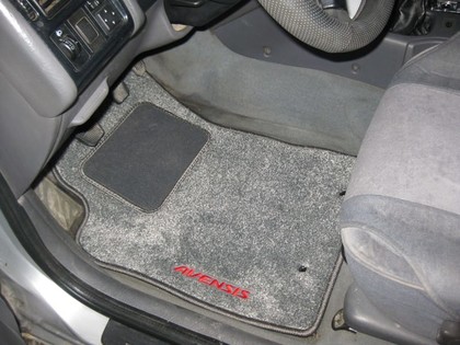 Ворсовые коврики на Toyota Avensis I 1997 - 2002 в Нижнем Тагиле