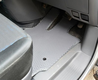 Ворсовые коврики на Toyota Voxy (R70) 2007 - 2013 в Нижнем Тагиле